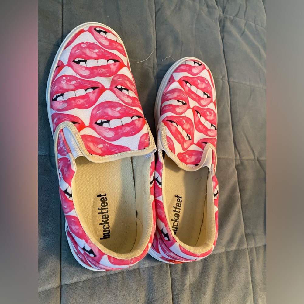 Bucketfeet US 8.5 Women’s Slip-on Shoe - Fit like 8!